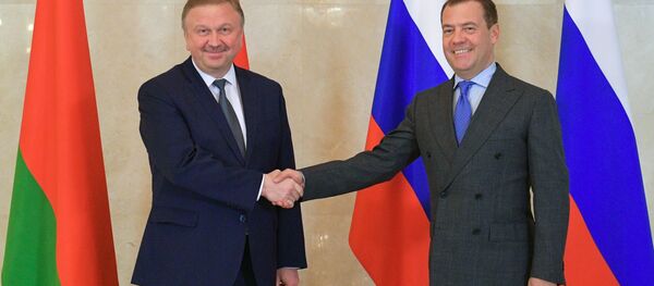 Премьер-министры РФ и Беларуси Д. Медведев и А. Кобяков Премьер-министры РФ и Беларуси Д. Медведев и А. Кобяков - Sputnik Беларусь