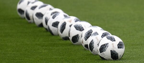 Официальные мячи чемпионата мира по футболу 2018 Telstar 18 Официальные мячи чемпионата мира по футболу 2018 Telstar 18 - Sputnik Беларусь