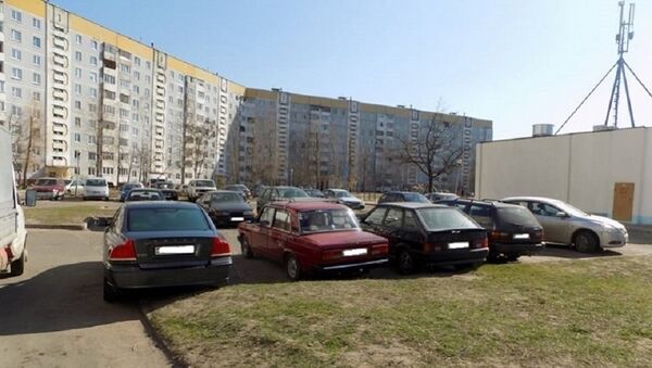 Автомобили на парковке в Могилеве - Sputnik Беларусь