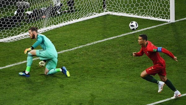 Криштиану Роналду (Португалия) забил гол в воротах сборной Испании - Sputnik Беларусь