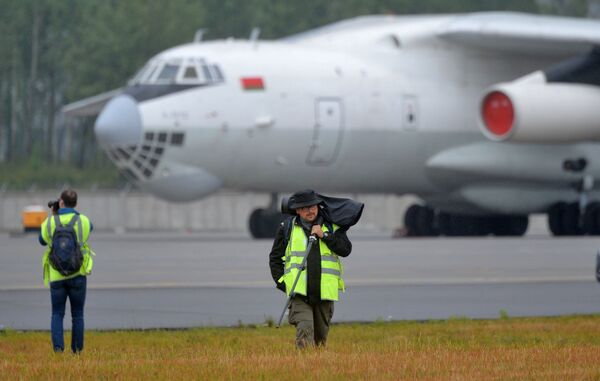 Споттеры находились на максимально близком и безопасном расстоянии от взлетно-посадочной полосы - Sputnik Беларусь