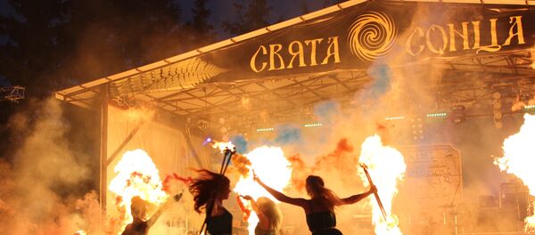 Іскры ляцелі ва ўсе бакі, але, вядома ж, не даляталі да гледачоў Іскры ляцелі ва ўсе бакі, але, вядома ж, не даляталі да гледачоў - Sputnik Беларусь