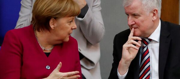 Канцлер Германии Ангела Меркель и глава МВД Хорст Зеерхофер Канцлер Германии Ангела Меркель и глава МВД Хорст Зеерхофер - Sputnik Беларусь
