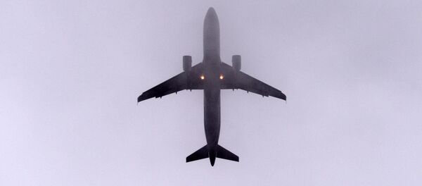 Фотографы до полуночи снимали самолеты во время взлета - Sputnik Беларусь