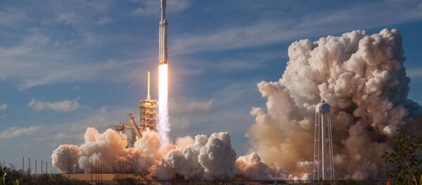 Ракета-носитель Falcon Heavy компании SpaceX успешно стартовала с мыса Канаверал - Sputnik Беларусь