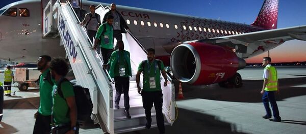 Сборная Саудовской Аравии в аэропорту - Sputnik Беларусь