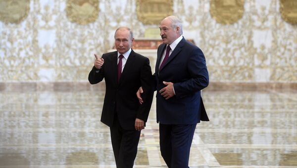 Президенты России и Беларуси Владимир Путин и Александр Лукашенко во Дворце Независимости - Sputnik Беларусь