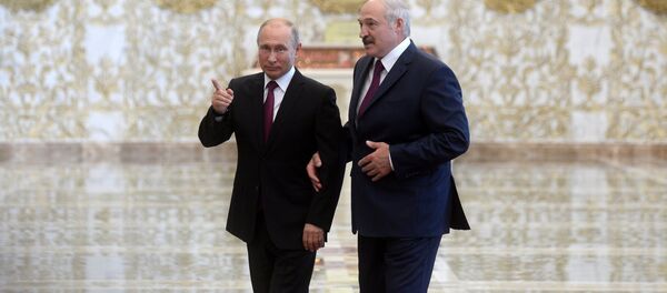 Президенты России и Беларуси Владимир Путин и Александр Лукашенко во Дворце Независимости - Sputnik Беларусь