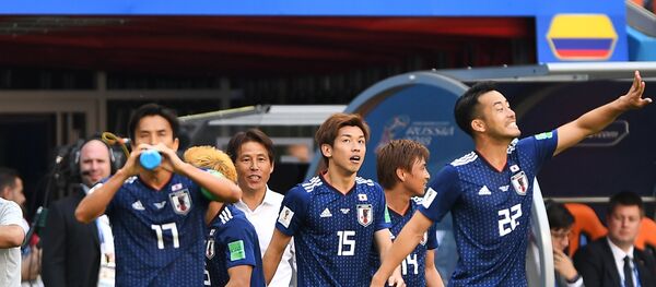 Игроки сборной Японии радуются забитому голу - Sputnik Беларусь