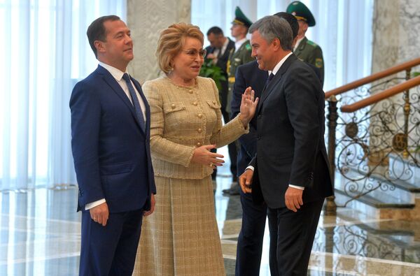 Премьер-министр РФ Дмитрий Медведев, председатель Госдумы Вячеслав Володин и председатель Совета Федерации Валентина Матвиенко - Sputnik Беларусь