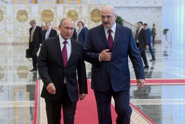 Президент Беларуси Александр Лукашенко и президент России Владимир Путин перед заседанием ВГС - Sputnik Беларусь