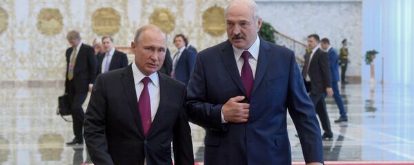 Президент Беларуси Александр Лукашенко и президент России Владимир Путин перед заседанием ВГС - Sputnik Беларусь