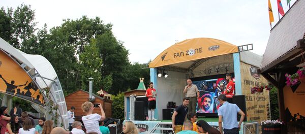 Участники бронепробега Дорога мужества побывали в Sputnik Fan Zone - Sputnik Беларусь