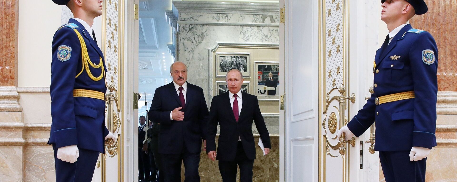 Владимир Путин и Александр Лукашенко на заседании ВГС в Минске - Sputnik Беларусь, 1920, 03.11.2021