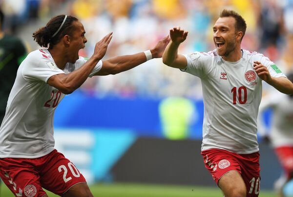 Слева направо: Юссуф Поульсен (Дания) и Кристиан Эриксен (Дания) радуются забитому голу - Sputnik Беларусь