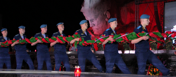 У Брэсцкай крэпасці ўспомнілі ахвяр Вялікай Айчыннай вайны У Брэсцкай крэпасці ўспомнілі ахвяр Вялікай Айчыннай вайны - Sputnik Беларусь