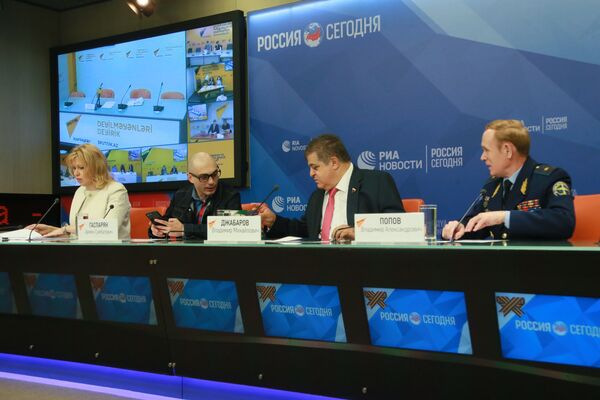 Гости пресс-центра Sputnik в Москве готовы к проведению видеомоста Фронтовая перекличка - Sputnik Беларусь