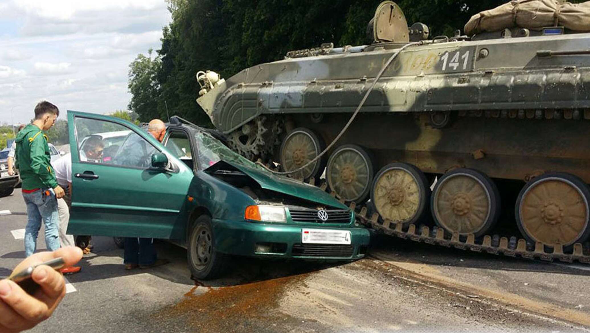 БМП раздавила легковушку возле Гродно, есть пострадавший - 22.06.2018,  Sputnik Беларусь