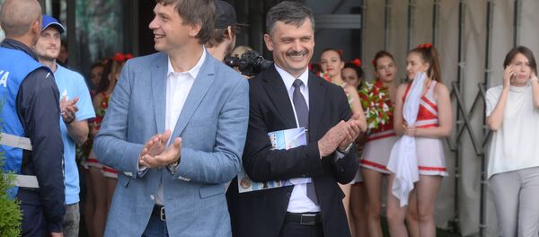 Глава белорусской Федерации легкой атлетики Вадим Девятовский  (слева) и министр спорта Беларуси Сергей Ковальчук (справа) - Sputnik Беларусь