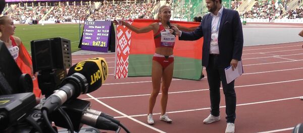 Первые старты и первые победы на обновленном стадионе Динамо - Sputnik Беларусь