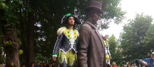 Помнік самаму высокаму чалавеку ў свеце адкрылі ў Віцебску - Sputnik Беларусь