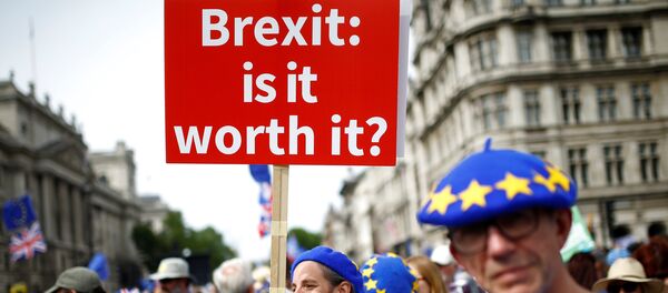 Сто тысяч человек вышли на улицы Лондона в годовщину референдума по Brexit - Sputnik Беларусь