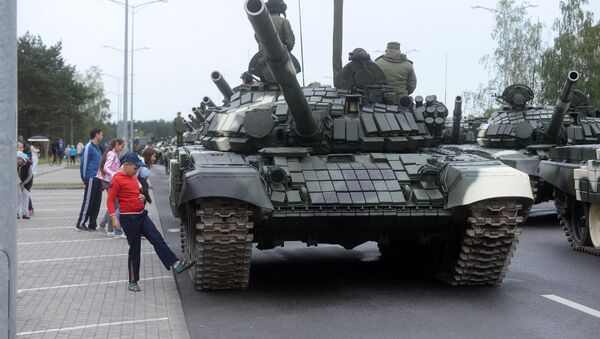 Танк Т-72Б в Минске, архивное фото - Sputnik Беларусь