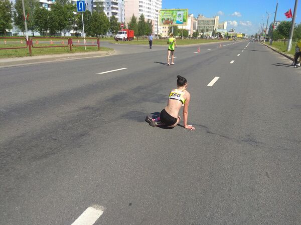 Пройти 20 километров на солнцепеке, тем более спортивным шагом – нелегко - Sputnik Беларусь