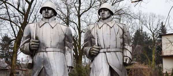 Памятник советским солдатам в Дамброве-Гурнича - Sputnik Беларусь
