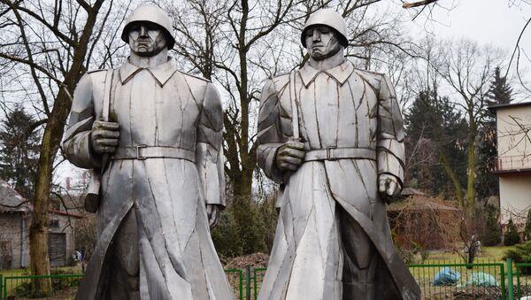 Памятник советским солдатам в Дамброве-Гурнича - Sputnik Беларусь