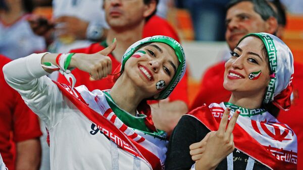 Болельщицы сборной Ирана на матче группового этапа чемпионата мира по футболу между сборными Ирана и Португалии - Sputnik Беларусь