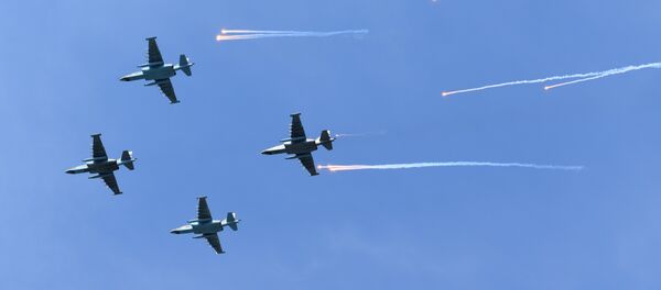 Авиагруппа, участвующая в параде, традиционно порадует зрителей мастерством пилотирования в строю. - Sputnik Беларусь