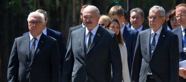 Прэзідэнт Беларусі Аляксандр Лукашэнка, прэзідэнт Германіі Франк-Вальтэр Штайнмаер і прэзідэнт Аўстрыі Аляксандр Ван дэр Белен у Трасцянцы Прэзідэнт Беларусі Аляксандр Лукашэнка, прэзідэнт Германіі Франк-Вальтэр Штайнмаер і прэзідэнт Аўстрыі Аляксандр Ван дэр Белен у Трасцянцы - Sputnik Беларусь