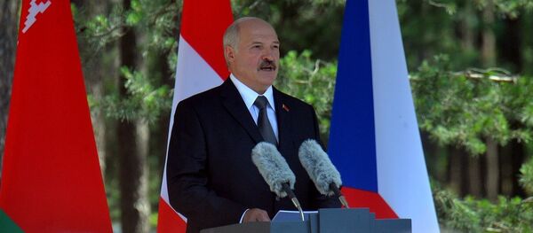 Президент Беларуси Александр Лукашенко на митинге-реквиеме на территории бывшего лагеря смерти Тростенец - Sputnik Беларусь