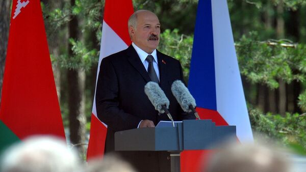 Президент Беларуси Александр Лукашенко на митинге-реквиеме на территории бывшего лагеря смерти Тростенец - Sputnik Беларусь