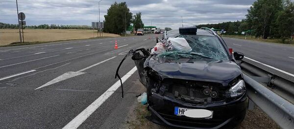 Под Кобрином столкнулись легковушка и грузовик - Sputnik Беларусь