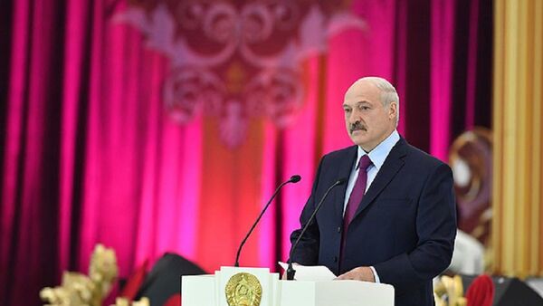 Президент Беларуси Александр Лукашенко принял участие в Республиканском балу выпускников - Sputnik Беларусь