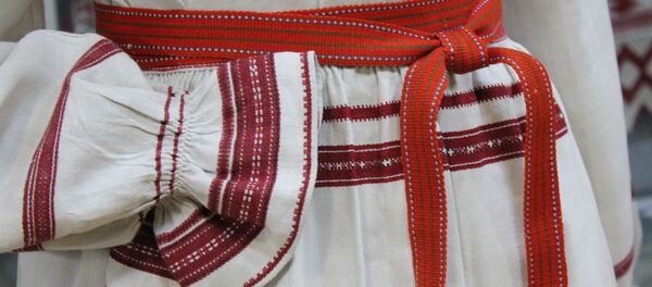 Сарочку рабілі прамой, без усялякіх вытачак, непрыталенай і яна падпяразвалася поясам - Sputnik Беларусь