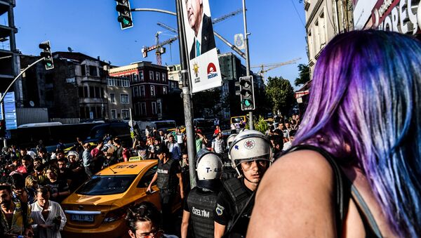 Полиция разогнала гей-парад в Стамбуле - Sputnik Беларусь