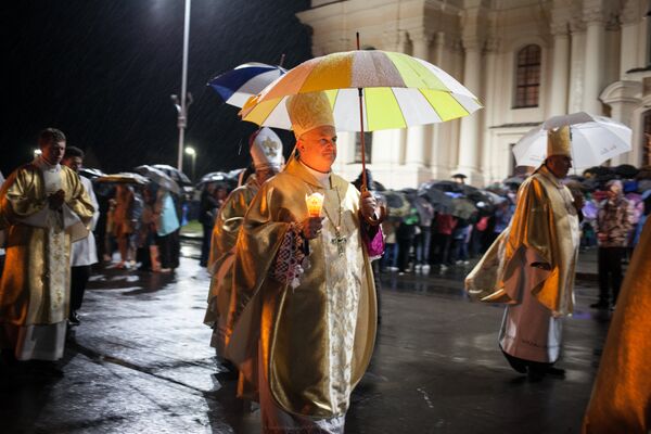 Впервые за все годы празднования шел сильный дождь на протяжении всего дня. - Sputnik Беларусь