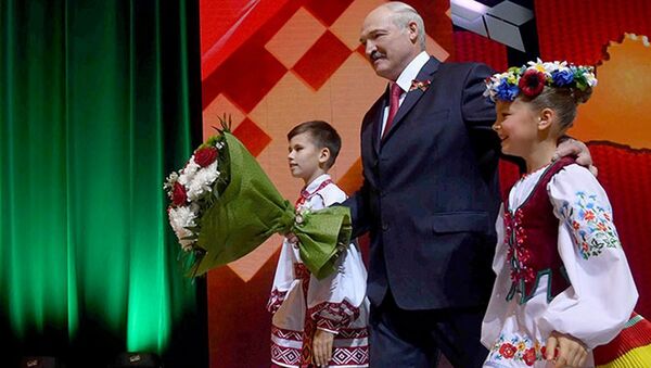 Лукашенко на торжественном собрании во Дворце Республики - Sputnik Беларусь