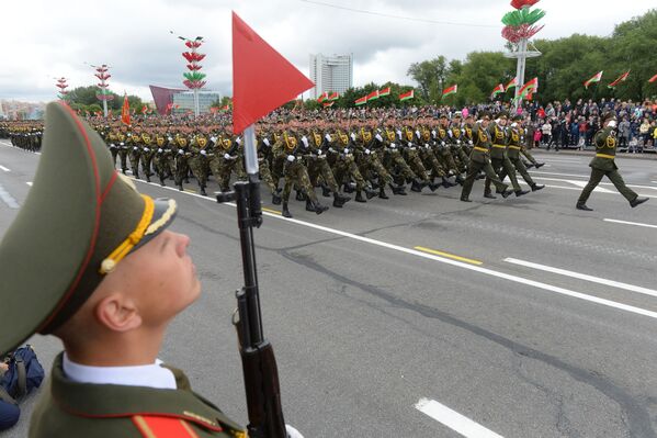 Военный парад прошел в Минске в честь Дня Независимости Беларуси - Sputnik Беларусь