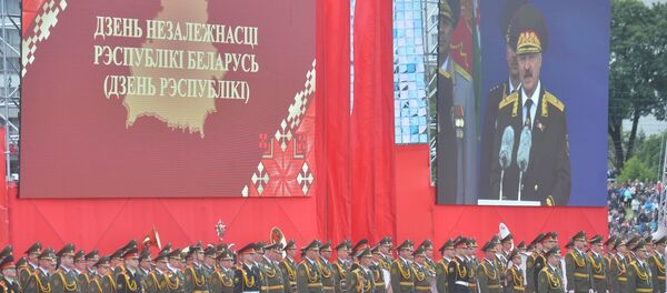 Во время торжественных мероприятий к белорусам традиционно обратился президент Александр Лукашенко - Sputnik Беларусь