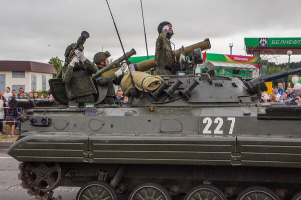 Военные показали мастерство механиков-водителей и мощь военной техники. - Sputnik Беларусь