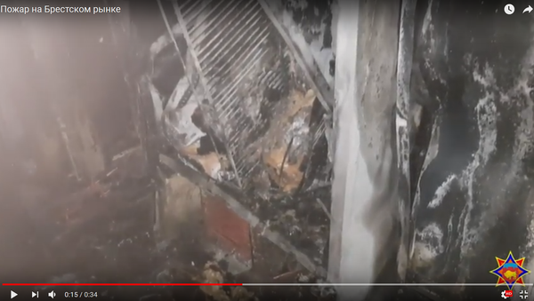 Видеофакт: ночью на рынке в Бресте загорелись холодильные установки - Sputnik Беларусь