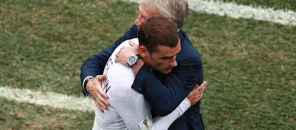 Антуан Гризманн и главный тренер сборной Франции Дидье Дешам - Sputnik Беларусь