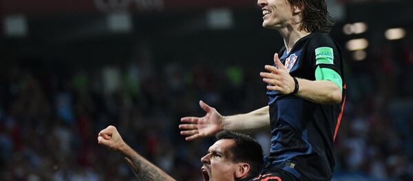 Деян Ловрен (Хорватия) и Лука Модрич (Хорватия) радуются победе в матче 1/4 финала чемпионата мира по футболу - Sputnik Беларусь