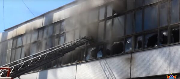 МЧС показало, как тушили неиспользуемое здание мебельной фабрики в Бресте МЧС показало, как тушили неиспользуемое здание мебельной фабрики в Бресте - Sputnik Беларусь