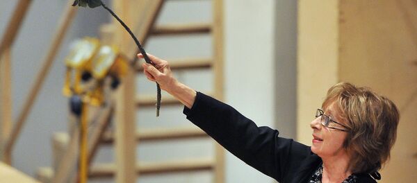 Актриса Лия Ахеджакова в сцене из спектакля Как вам это понравится - Sputnik Беларусь