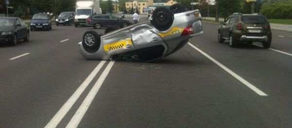 Такси перевернулось в Минске - Sputnik Беларусь